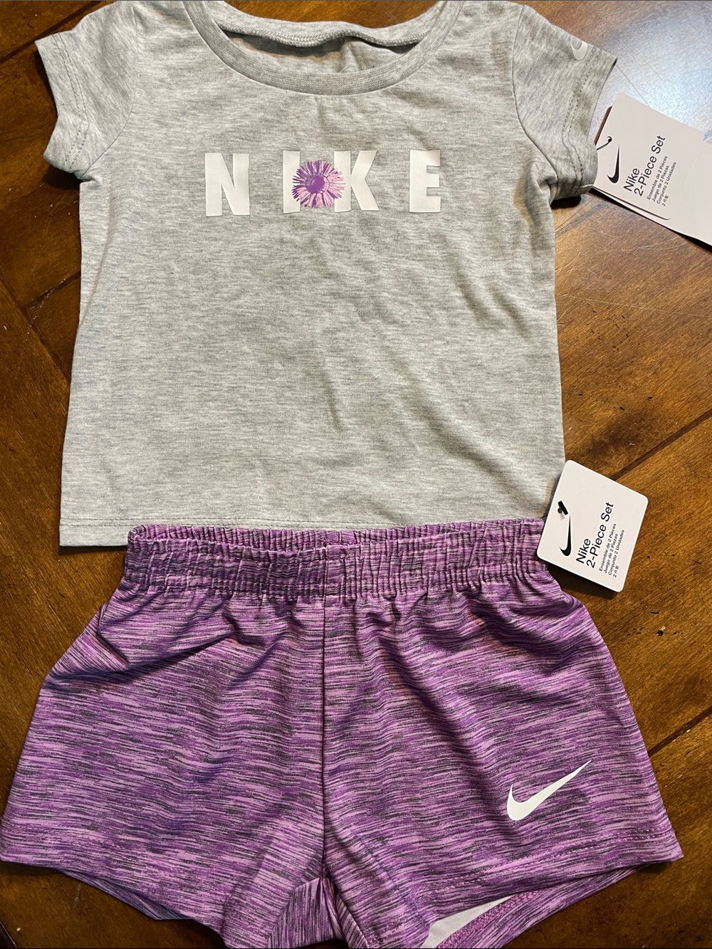 Baby girl toddler Nike 2 pc set NWT 12/18 month